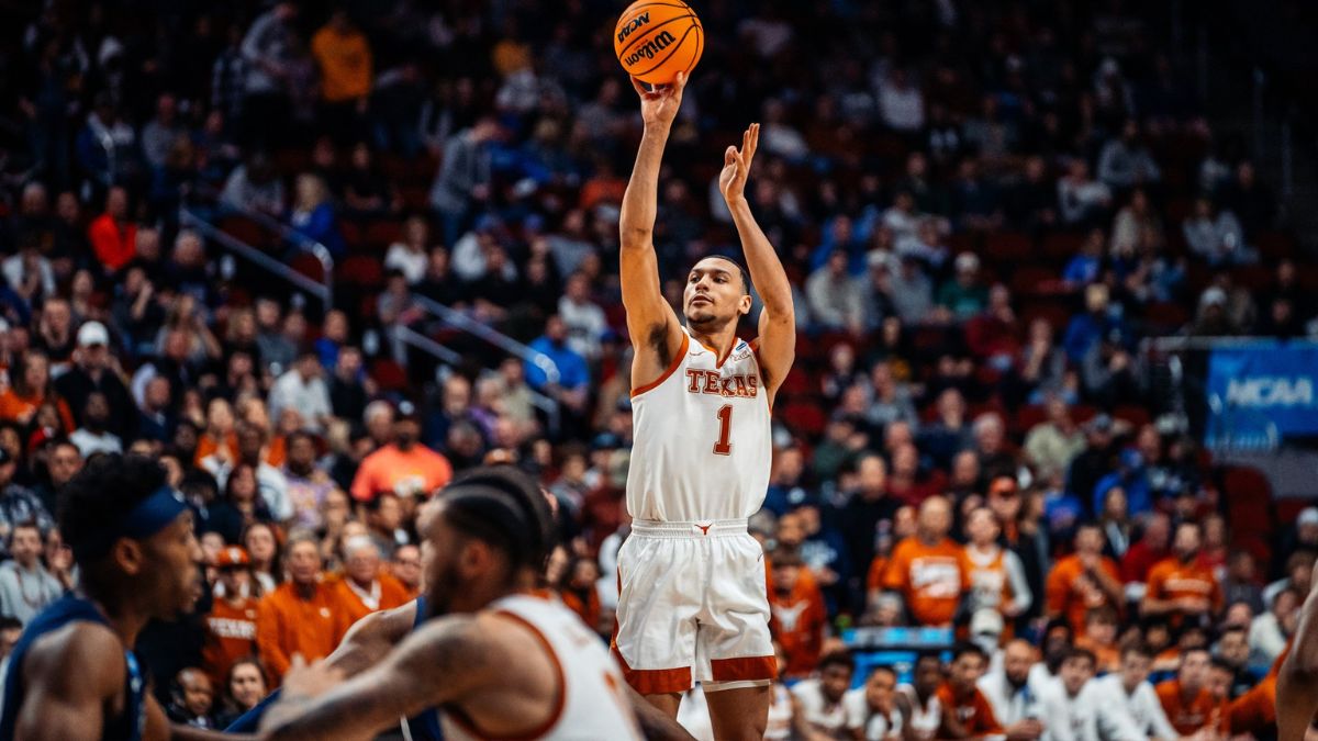 What are the different violations in basketball?